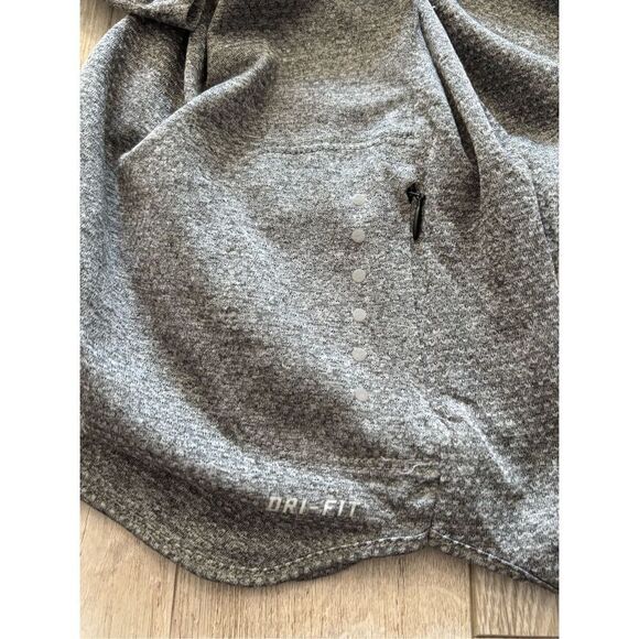 Nike dri fit gray athletic crop top size S - Picture 6 of 10